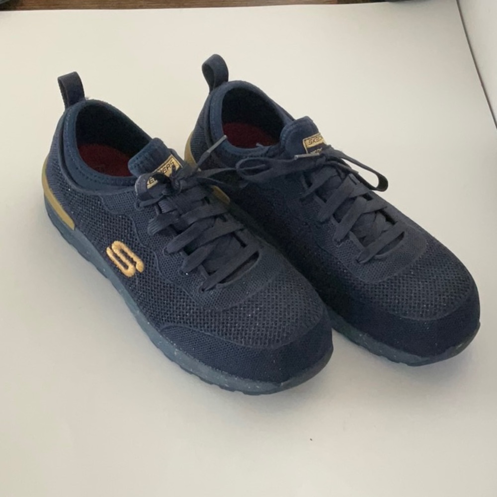Sketchers, size 8, tennis shoes